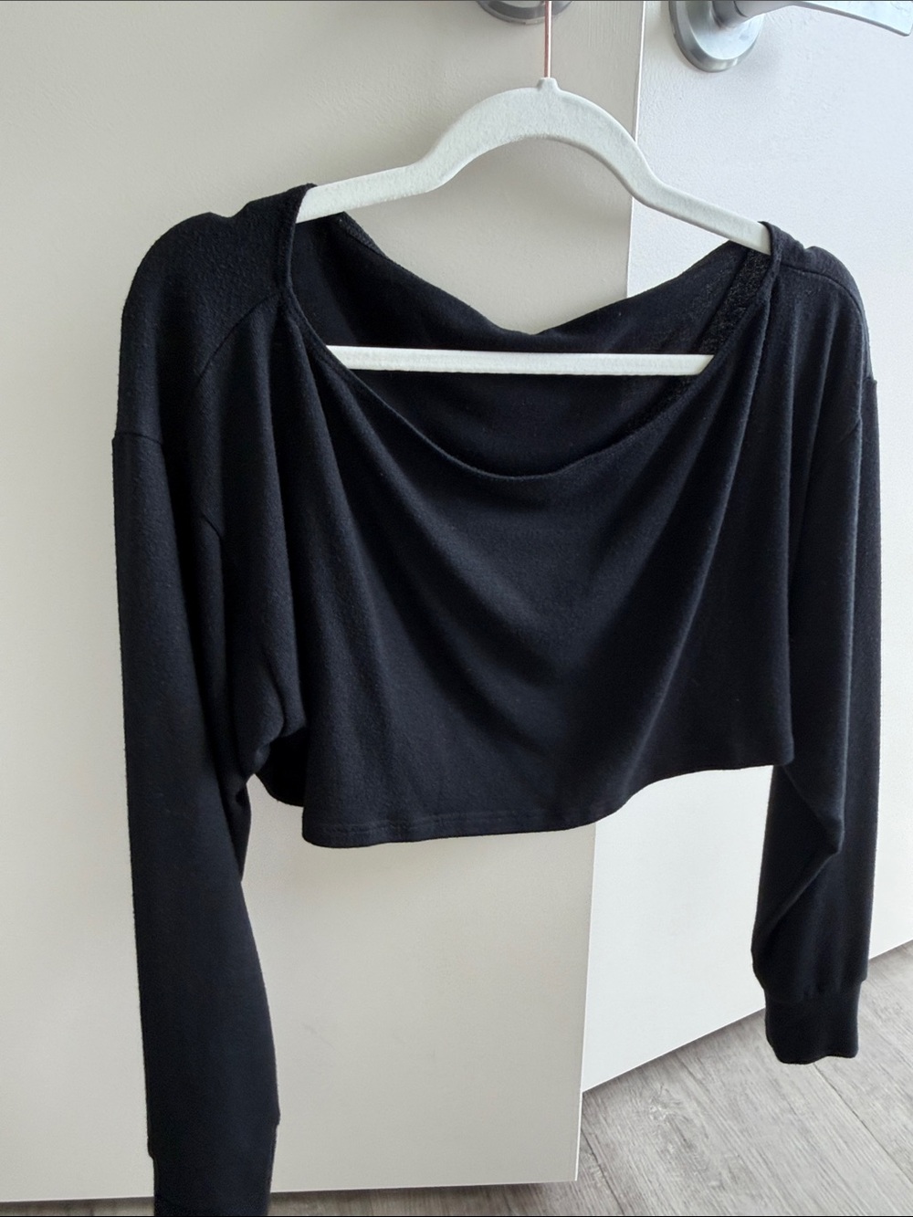 Beyond Yoga Black Long Sleeve Cropped Top - Picture 5 of 5